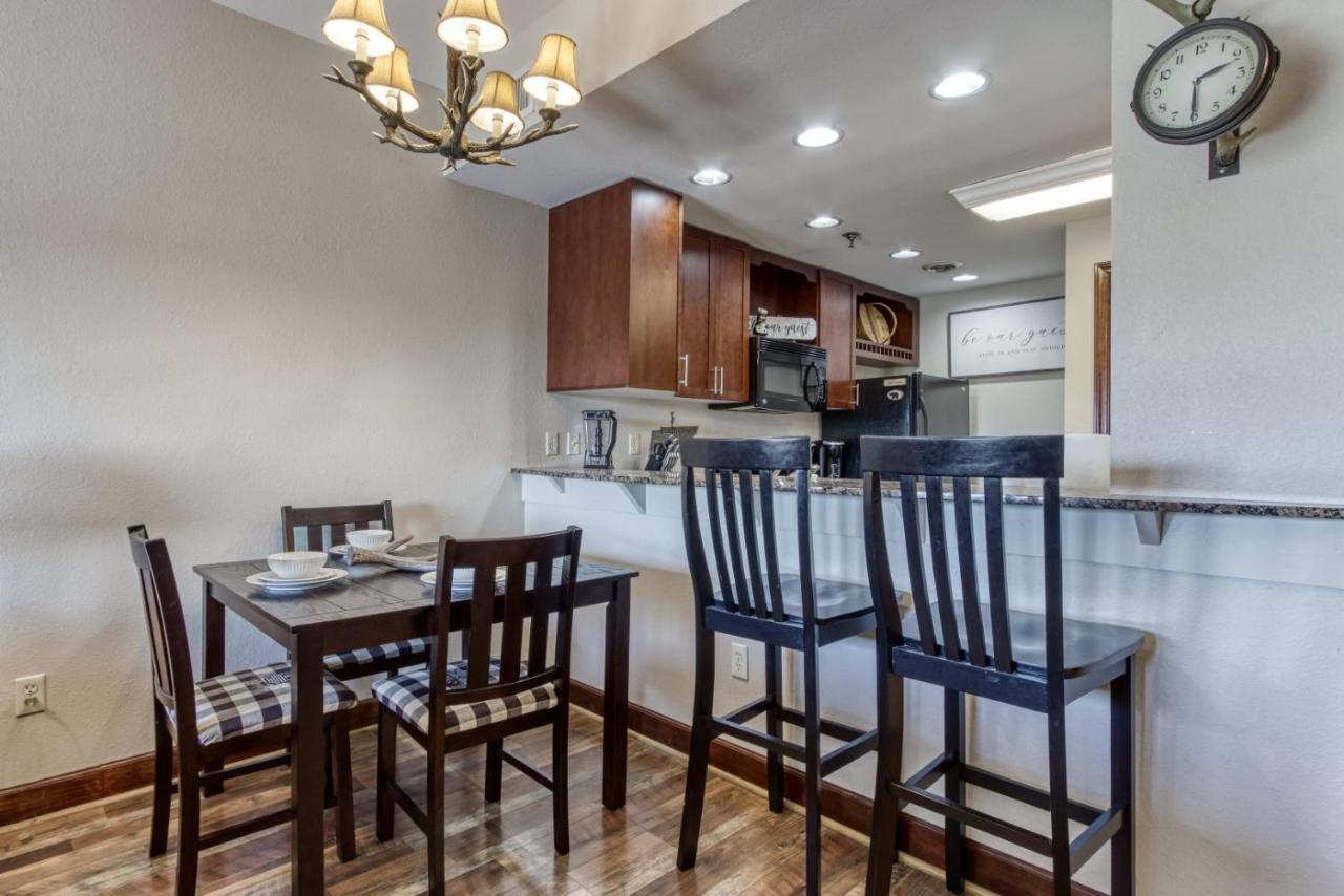 Gorgeous 2Bd 2Bth Condo With Mountain Views Pool Hot Tub Game Room Close To Parkway Pigeon Forge Kültér fotó