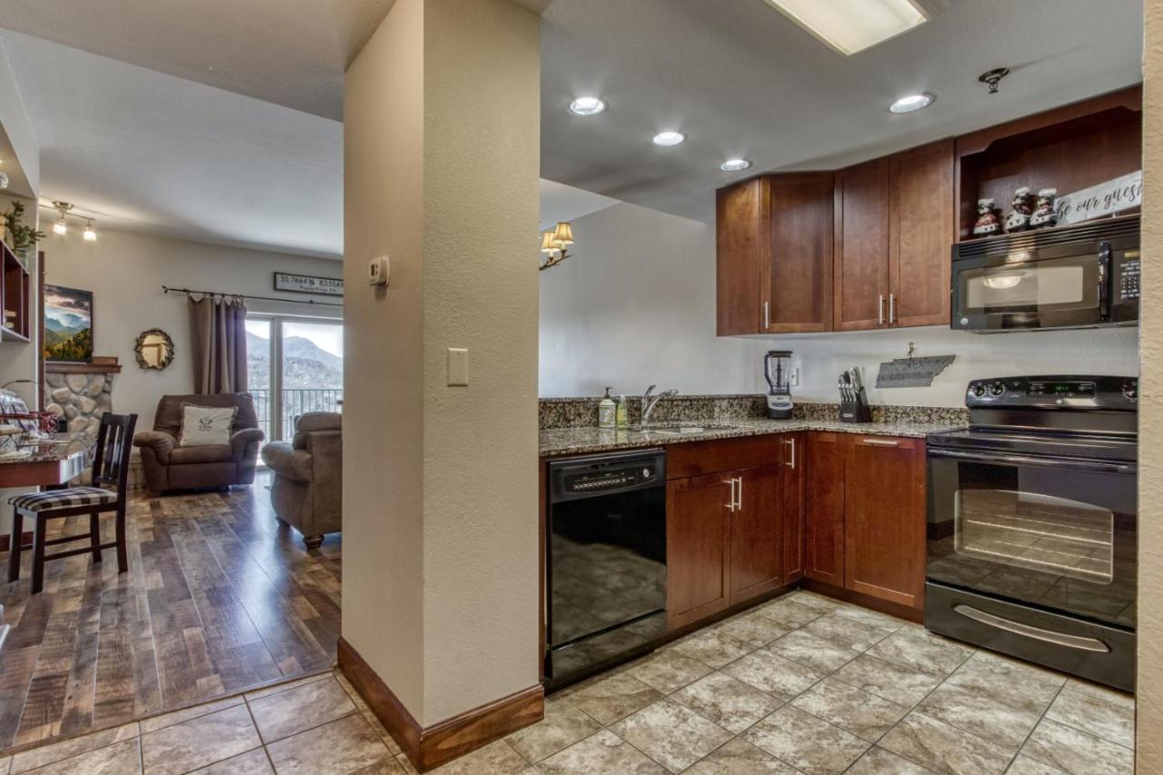 Gorgeous 2Bd 2Bth Condo With Mountain Views Pool Hot Tub Game Room Close To Parkway Pigeon Forge Kültér fotó
